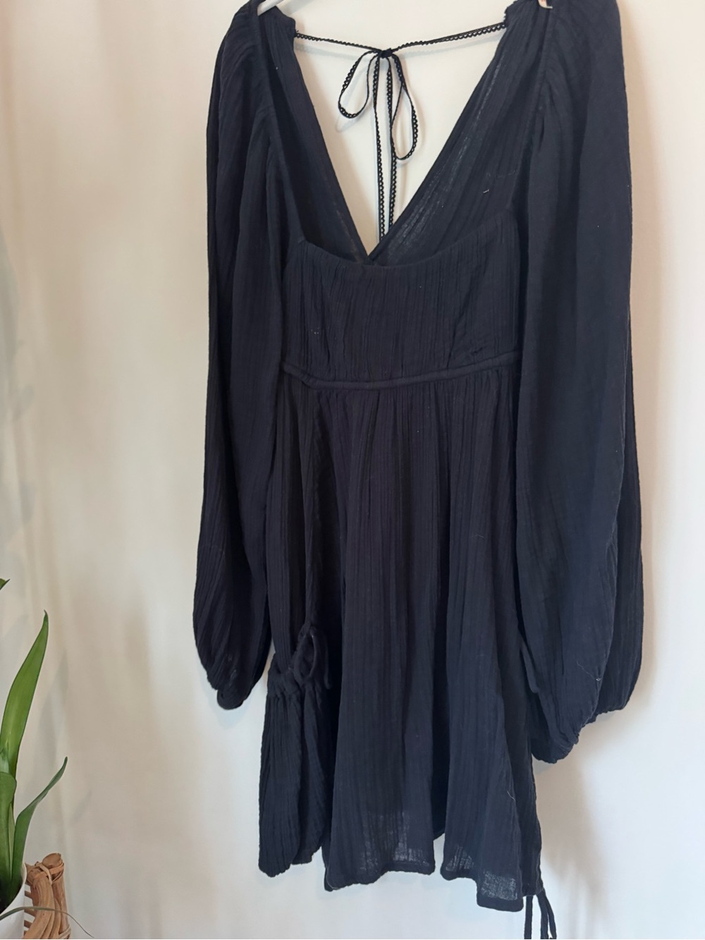 Black Long-Sleeve Women's Dress, tie back, free people. With pockets size: Larg